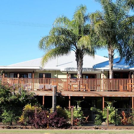 Five 3 Five Aparthotel Urangan Exterior foto