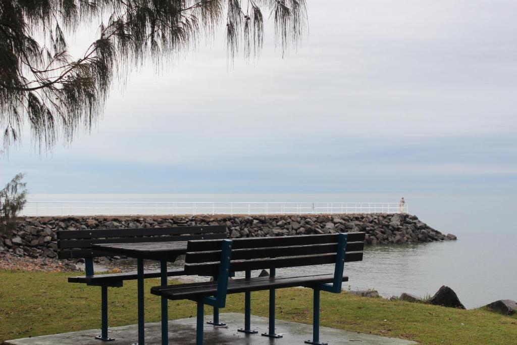 Five 3 Five Aparthotel Urangan Exterior foto